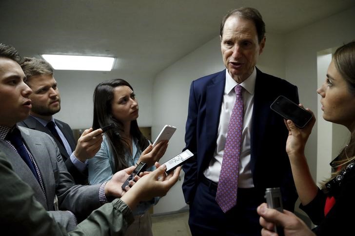 U.S. Senator Ron Wyden (D-OR) speaks with reporters as he arrives for the weekly Democratic Caucus policy luncheon at the U.S. Capitol in Washington June 2, 2015. REUTERS/Jonathan Ernst