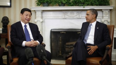 U.S. President Barack Obama (R) listens to China's Vice President Xi Jinping during their meeting in the Oval Office of the White House in Washington, February 14, 2012. Obama and Xi will hold talks on Tuesday that could help boost the international stature of China's leader-in-waiting while testing Obama's ability to balance U.S.-China diplomacy with election-year pressures. REUTERS/Jason Reed (UNITED STATES - Tags: POLITICS) - RTR2XUHB